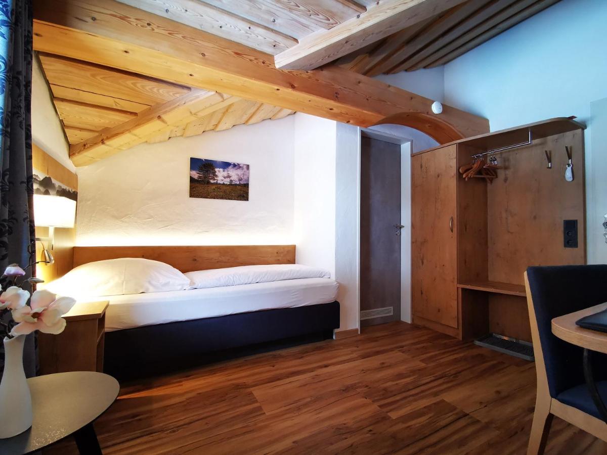 & Zur Post Hotel Wallgau