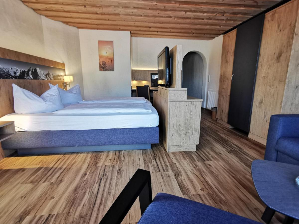 & Zur Post Hotel
