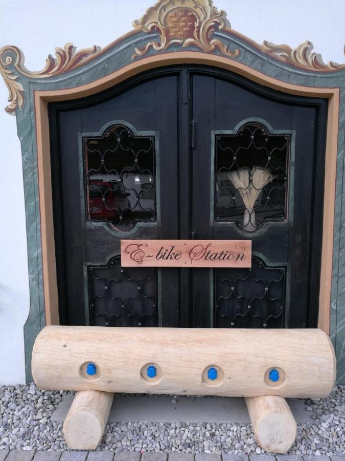 & Zur Post